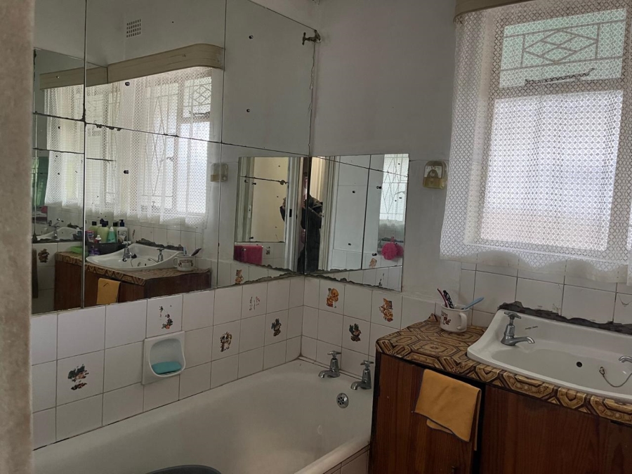  Bedroom Property for Sale in Richmond Estate Western Cape